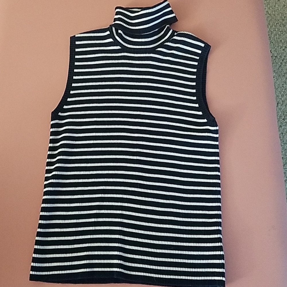Sleeveless turtleneck navy white stripes